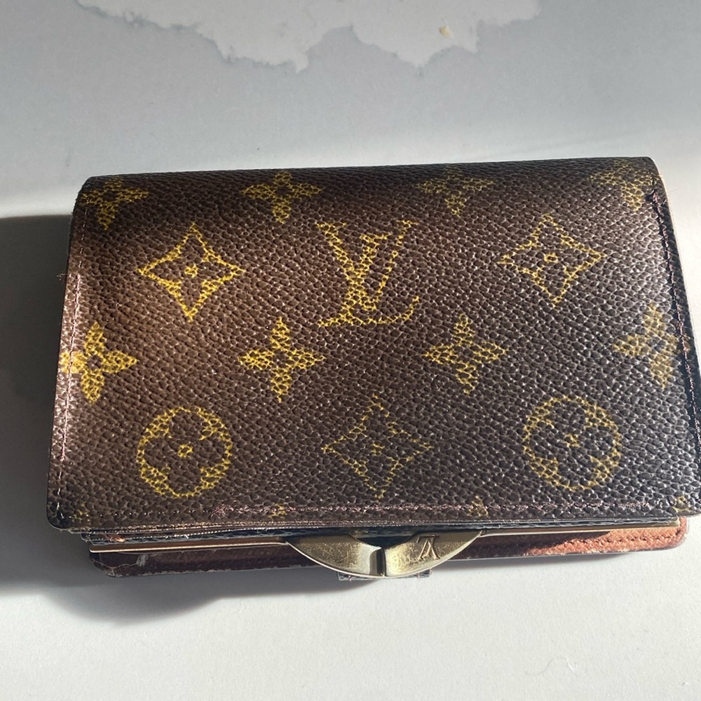 Louis Vuitton Kisslock wallet